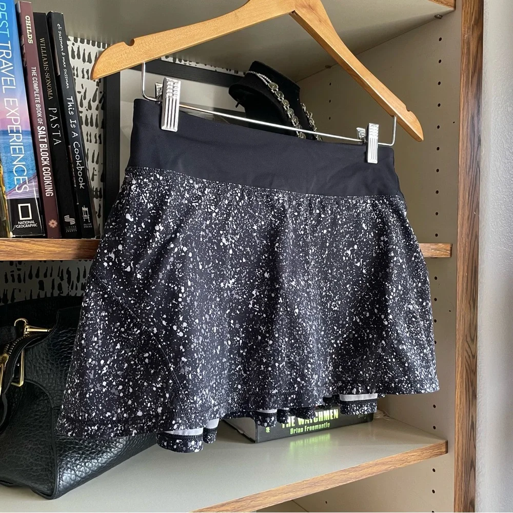 Lululemon Sz 4 Circuit Breaker Skirt Skort Splatter White Black EUC - Picture 3 of 12